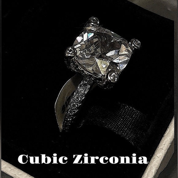 Vintage NWT’s Cubic Zirconia Statement Ring Size 7 approx 1.5 carats - Picture 6 of 9